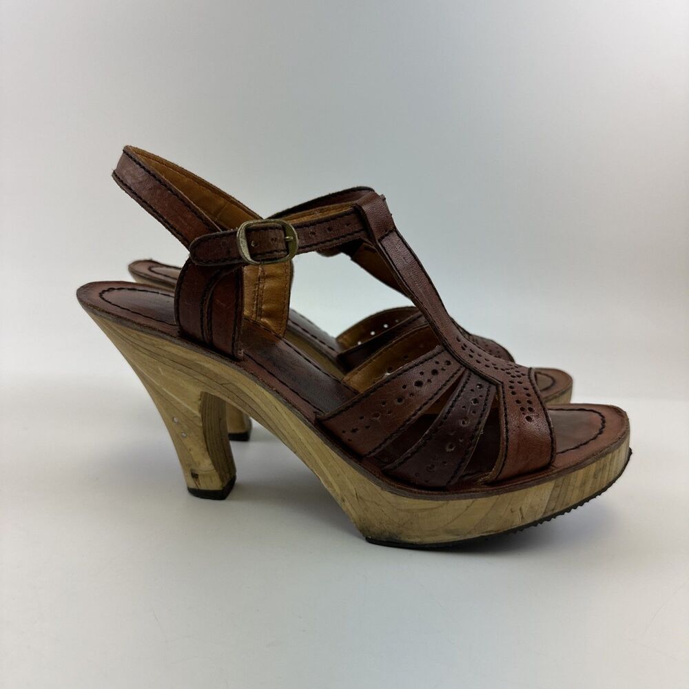 Woodworks Thom McAn Vintage 70s Sandal T-Strap Brown Leather Ankle Buckle Heel